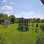 With Pool Minutes From بيت للعطل أمارنثوس