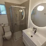 With Pool Minutes From * أمارنثوس