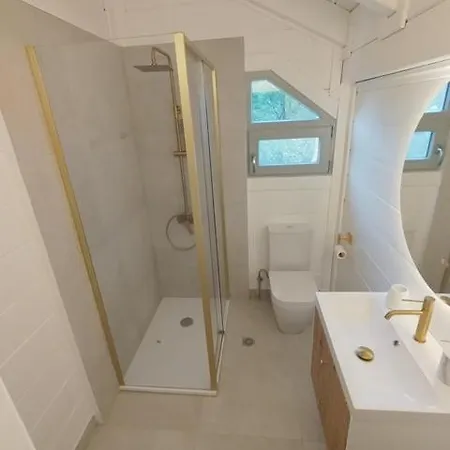 With Pool Minutes From Casa de Férias Amarynthos