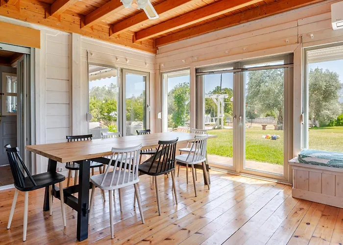 With Pool Minutes From Holiday home Amarynthos